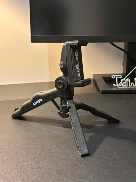 Photo of free tripod for phone (Walthamstow Central) #1