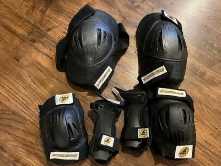 Photo of free skate protection pads (Lawrence/ El Camino Real) #2