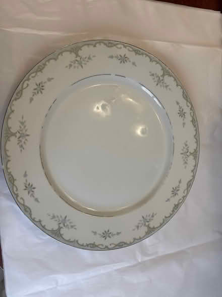 Photo of free Single dinner plate (West portal / Parkside) #1