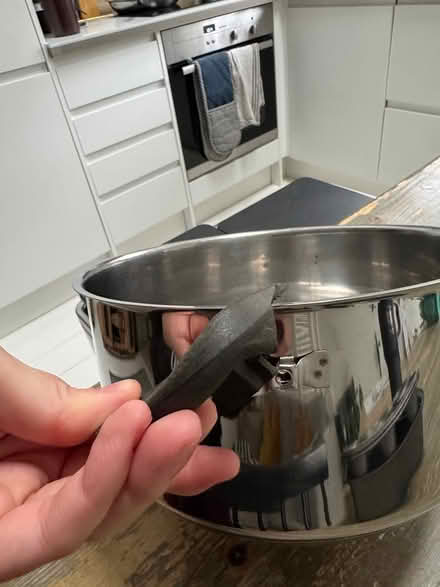 Photo of free Pot (broken handle) (Fulham SW6) #2