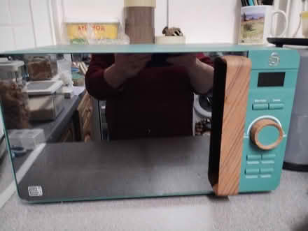 Photo of free 20L microwave (see pictures) (GU21 St John's Woking) #1