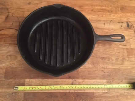 Photo of free cast iron skillet (Clerkenwell EC1R) #2