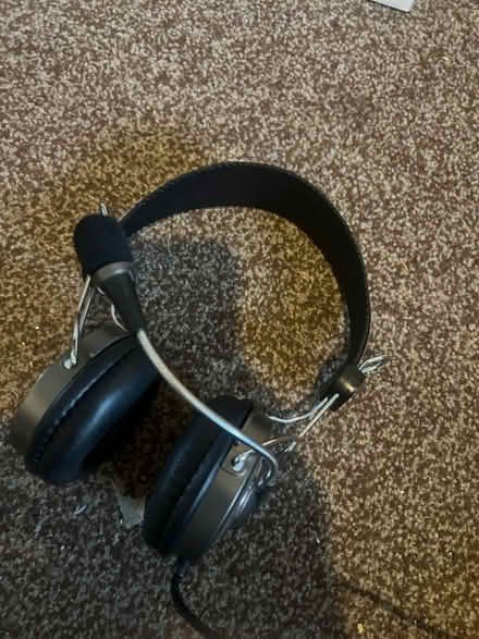 Photo of free Headset (Ecclesfield S5) #2