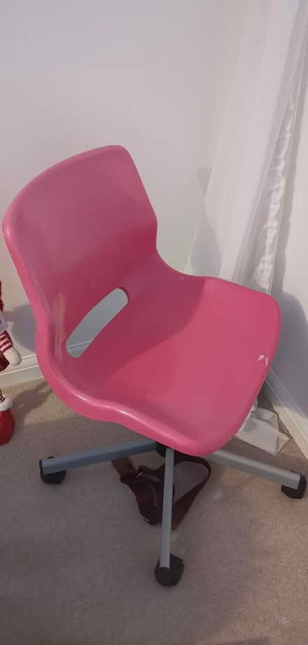 Photo of free Small pink office style chair (Cb23 6NB) #2