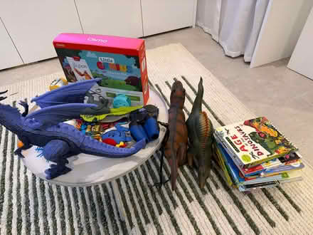 Photo of free Toys and children’s books (SE135FZ) #1