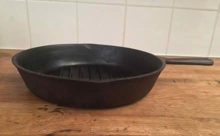 Photo of free cast iron skillet (Clerkenwell EC1R) #1