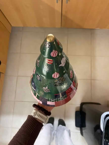 Photo of free Christmas Tree Tin (SW11) #3