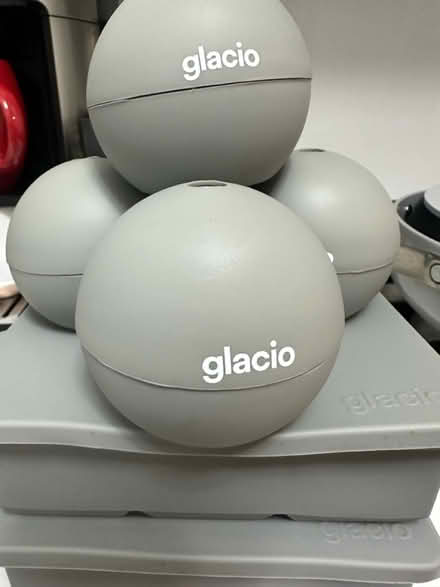 Photo of free glacio (large) ice cube molds (UES) #1