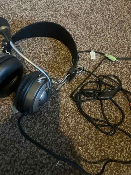Photo of free Headset (Ecclesfield S5) #3