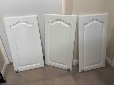 Photo of free 3 x Kitchen cupboard doors 400mm (Peachcroft OX14) #1
