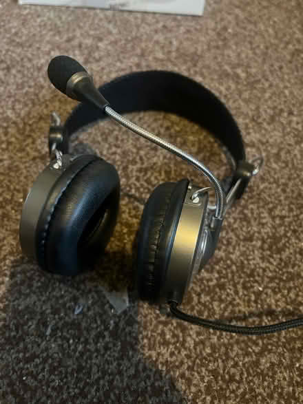 Photo of free Headset (Ecclesfield S5) #1