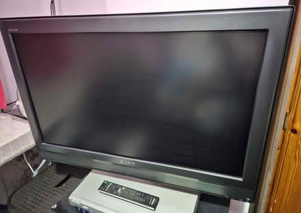 Photo of free Large flat screen TV with remote (Whitnash CV31) #1