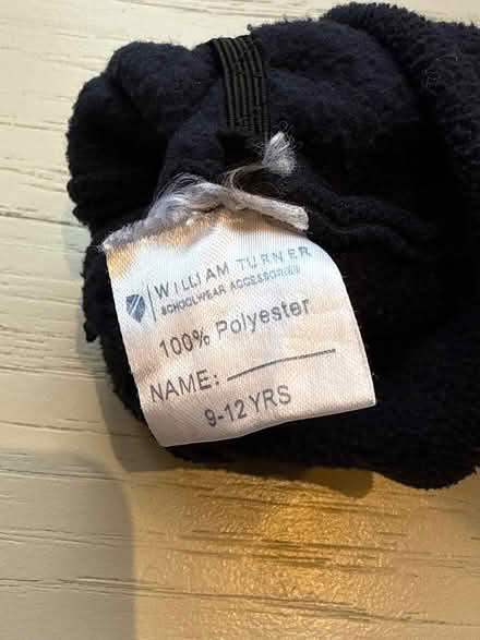 Photo of free Kids navy fleece gloves (Chelsea Green SW3) #1