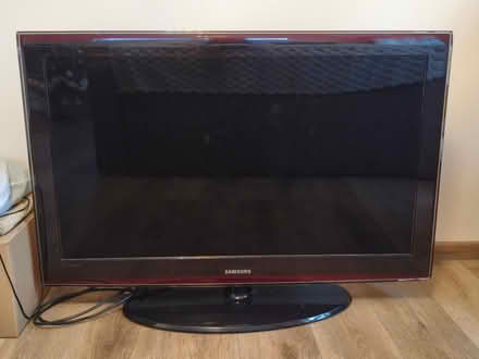 Photo of free Samsung 40" Full HD LCD TV (Jerrymoor Hill Finch RG40) #1