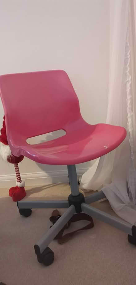 Photo of free Small pink office style chair (Cb23 6NB) #1