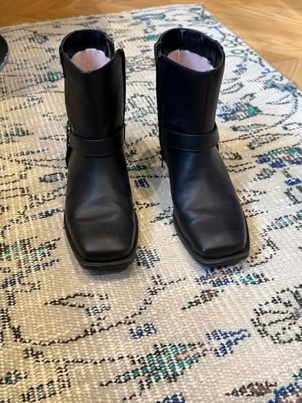 Photo of free Girls black boots (Chelsea Green SW3) #2