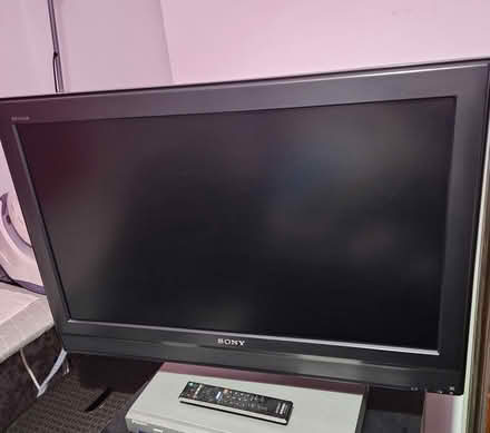Photo of free Large flat screen TV with remote (Whitnash CV31) #2
