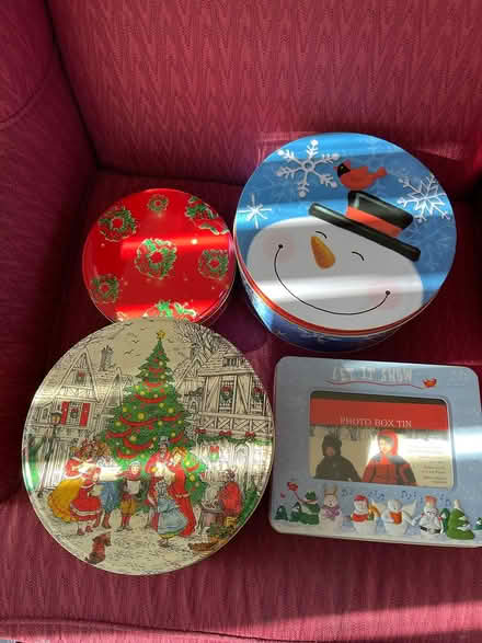 Photo of free Christmas tins (Kings Contrivance, Columbia) #1