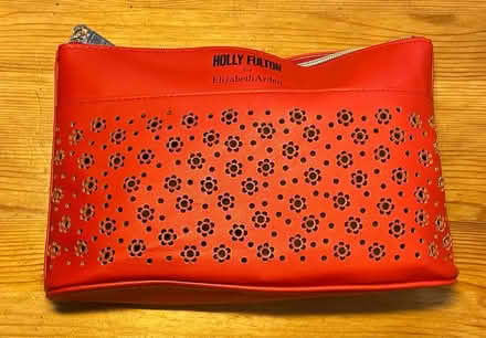 Photo of free Holly Fulton for Elizabeth Arden (AL4) #1