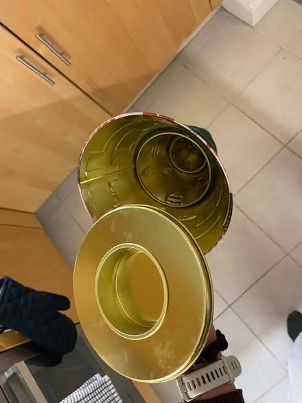Photo of free Christmas Tree Tin (SW11) #2