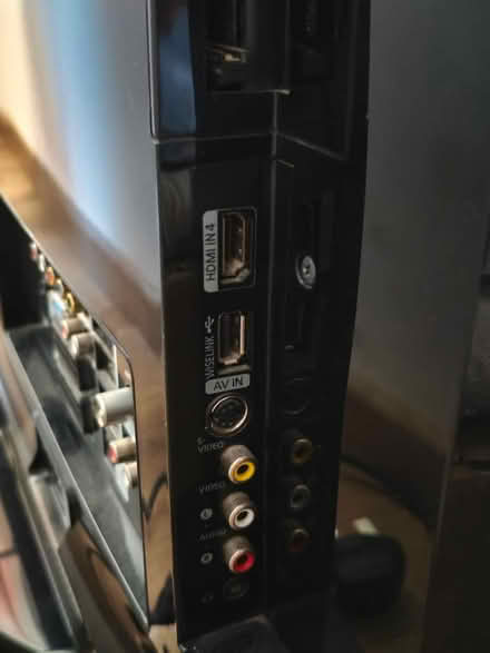 Photo of free Samsung 40" Full HD LCD TV (Jerrymoor Hill Finch RG40) #4