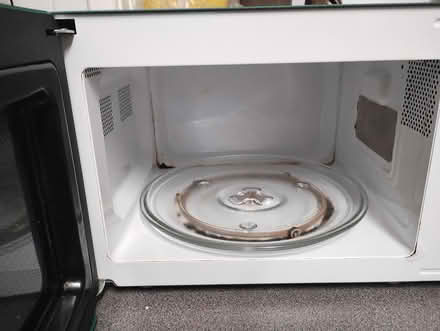 Photo of free 20L microwave (see pictures) (GU21 St John's Woking) #2