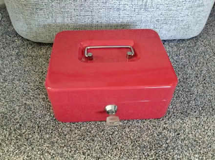 Photo of lockable cashbox (elmstead market CO7) #1