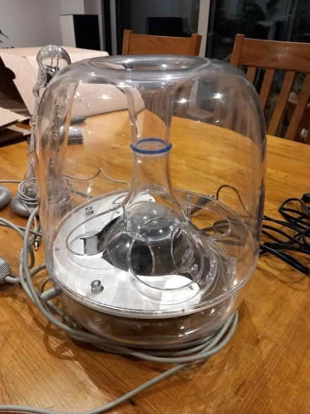 Photo of free Non working sub woofer and sound sticks (New Malden KT3) #2