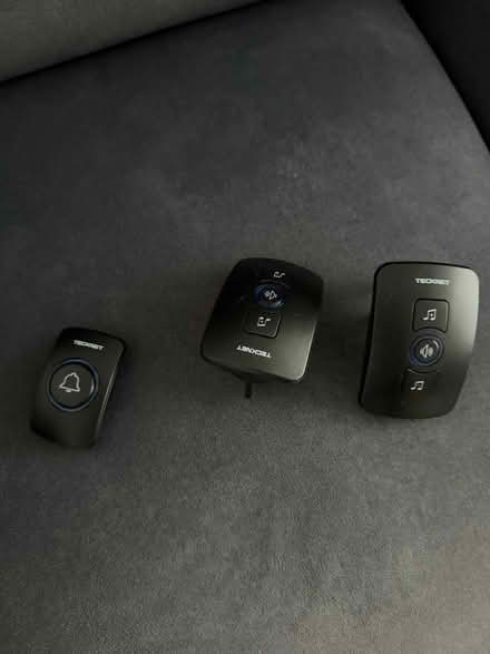 Photo of free Wireless doorbell with 2 receivers (UB6) #1