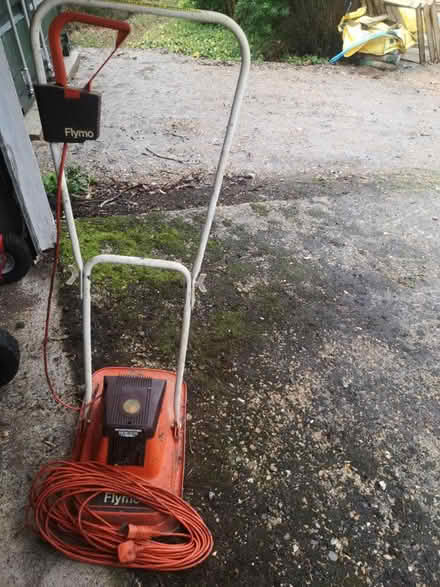 Photo of free Flymo and flex (West End Woking) #1