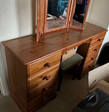 Photo of free Dressing table and 2x drawers (St Paul’s cray) #1
