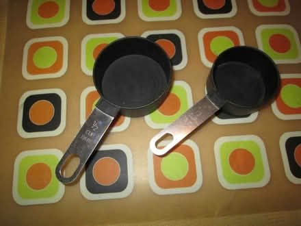 Photo of free measuring 1/2 cup and 1/3 cup (Old Ottawa South) #1