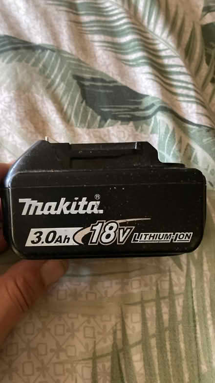 Photo of makita 18v battery and charger (Central harrow HA1) #1