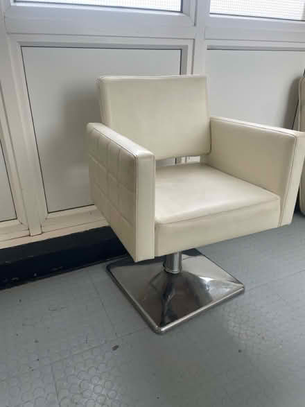 Photo of free Hairdressing chair (New addington) #1