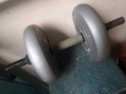 Photo of free 2 x 4kg weights on bar (West End Woking) #1