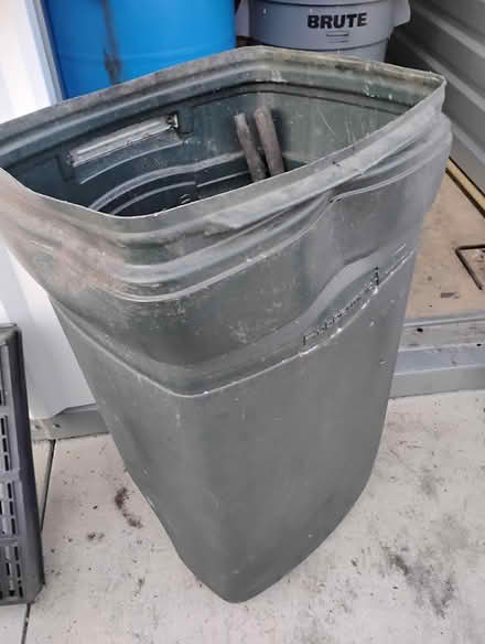 Photo of free container on wheels (33770) #1