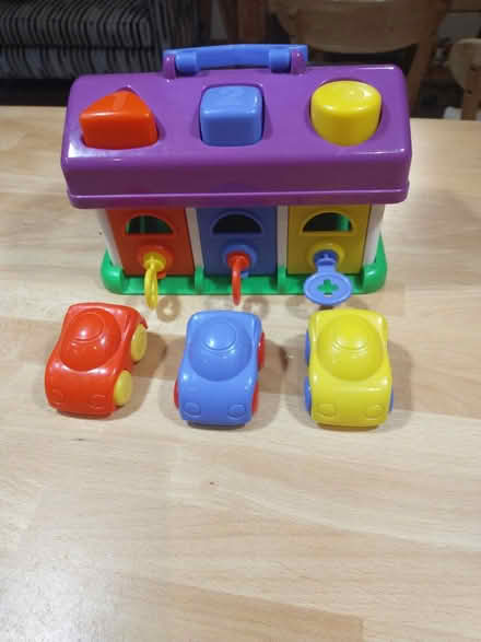 Photo of free Toy garage, cars & keys to open (Fleetville) #1