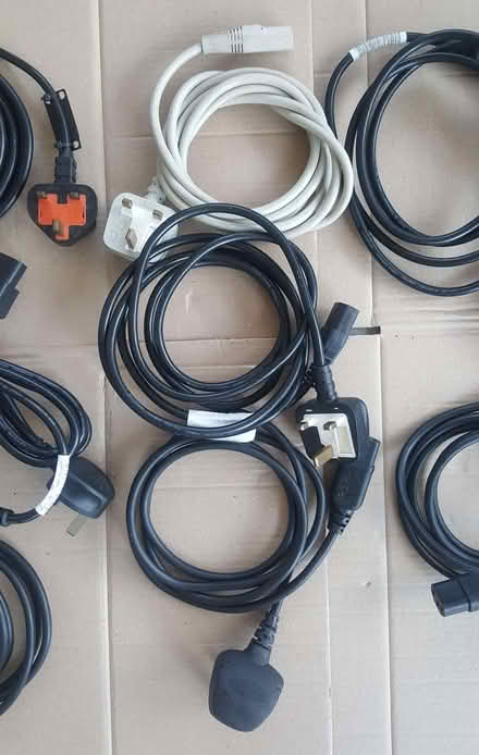 Photo of free UK mains plug to IEC C13 power leads (Mickleover DE3) #3