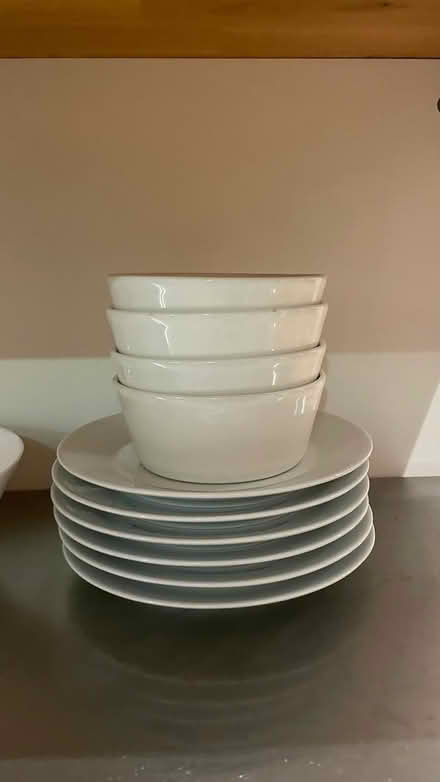 Photo of free Plates and bowls (Ravenscourt Park W6) #2