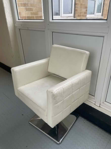 Photo of free Hairdressing chair (New addington) #3