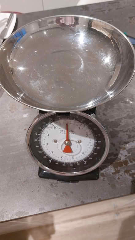 Photo of free Stand mixer and scales (Broadsands TQ4) #2