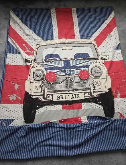 Photo of free 2 Single bed duvet covers and matching pillow cases (Chesham HP5) #2