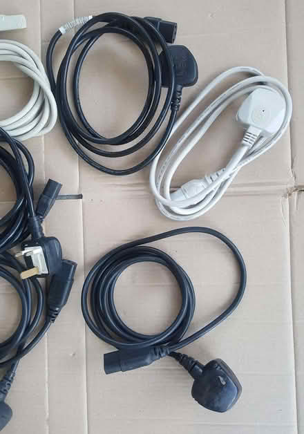 Photo of free UK mains plug to IEC C13 power leads (Mickleover DE3) #4