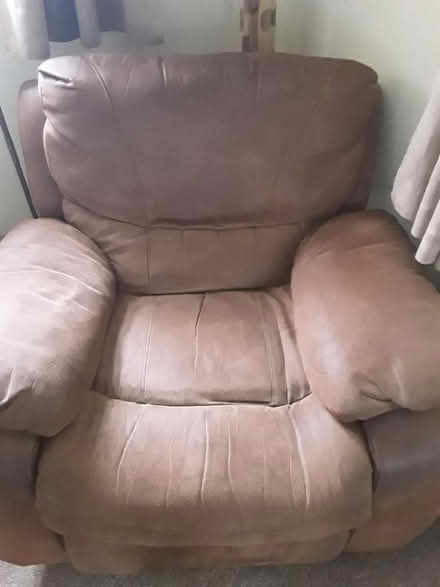 Photo of free Comfortable recliner chair (White Grit SY5) #1