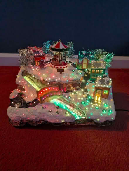 Photo of free Christmas illuminated diorama (Morland CA10) #1