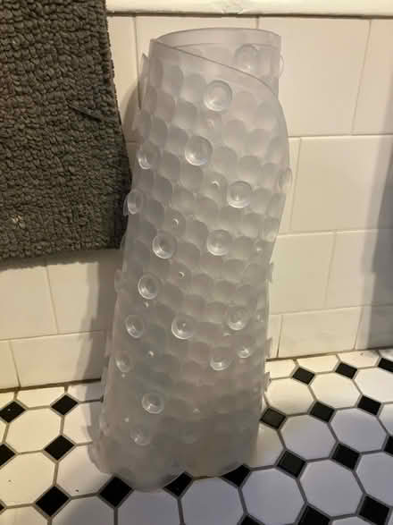 Photo of free No-slip bath/shower mat (Cleveland Park) #1