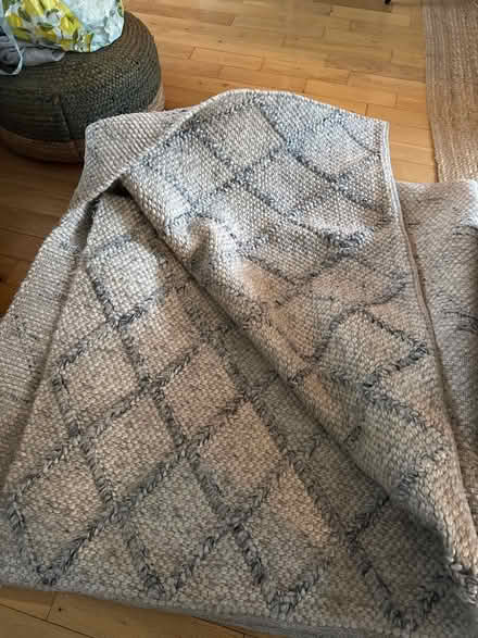Photo of free Large rug for immediate collection (TW9) #2
