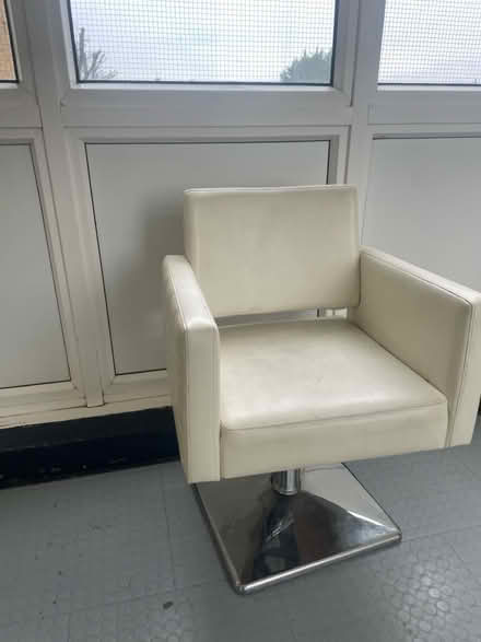 Photo of free Hairdressing chair (New addington) #2