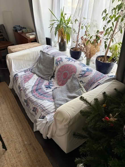 Photo of free White sofa (Shacklewell E8) #3