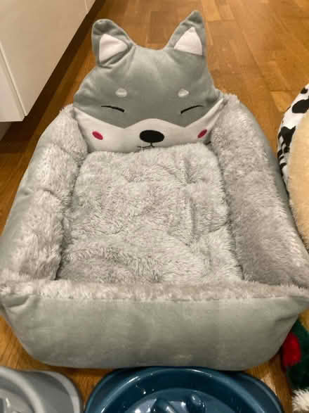 Photo of free Small Puppy/cat beds + other stuff (CR5 Coulsdon) #2